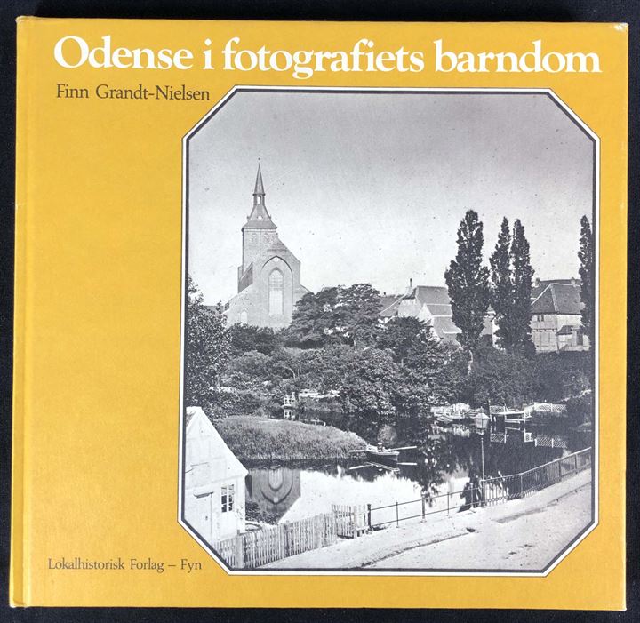 Odense i fotografiets barndom af Finn Grandt-Nielsen. 154 sider illustreret.