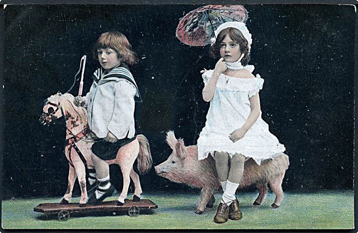 Dreng sidder på gyngehest og pige på gris. Th. E. L. Serie 1021. 