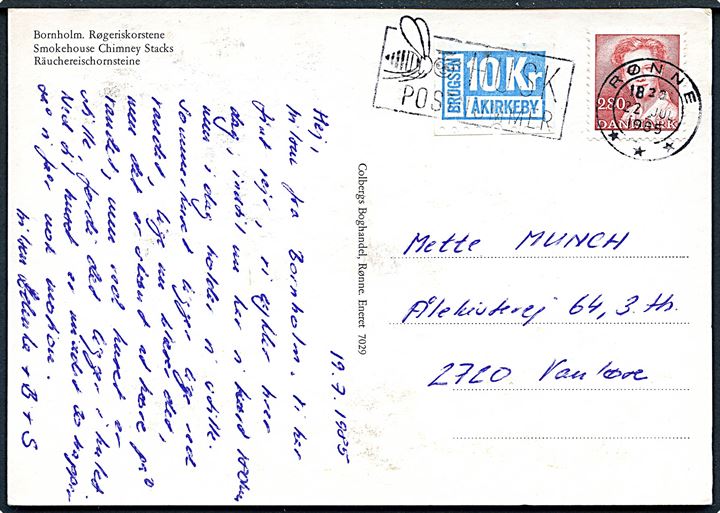 2,80 kr. Margrethe og 10 kr. dividende mærke fra Åkirkeby Brugs på brevkort stemplet i Rønne d. 22.7.1985 til Vanløse.