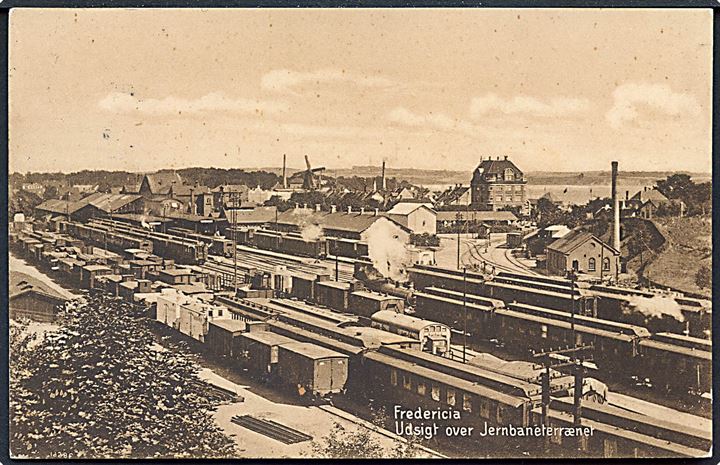 Fredericia, jernbaneterræn med tog. Stenders no. 38661.
