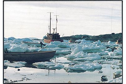 Grønland. Kutter og både mellem is, Upernavik. KNI 125. 