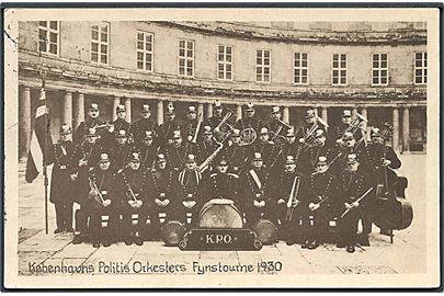 Købh., Politigården med Københavns Politis Orkesters Fynstourne 1930. Stenders no. 64958. Fra deltager.