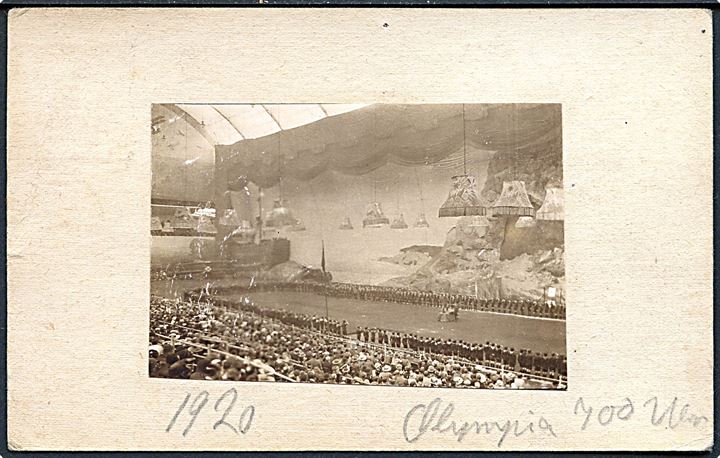 1. Spejder Verdensjamboree Olympia, London 1920. Fotografi monteret på postkort. U/no.