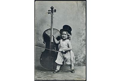 Pige med musikinstrumentet Cello. No. 108 / 5. 