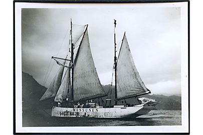Monsunen, forfatteren Knud Andersen's ekspeditionsskib. Forlist i Stillehavet 1934. Foto 9x12 cm.