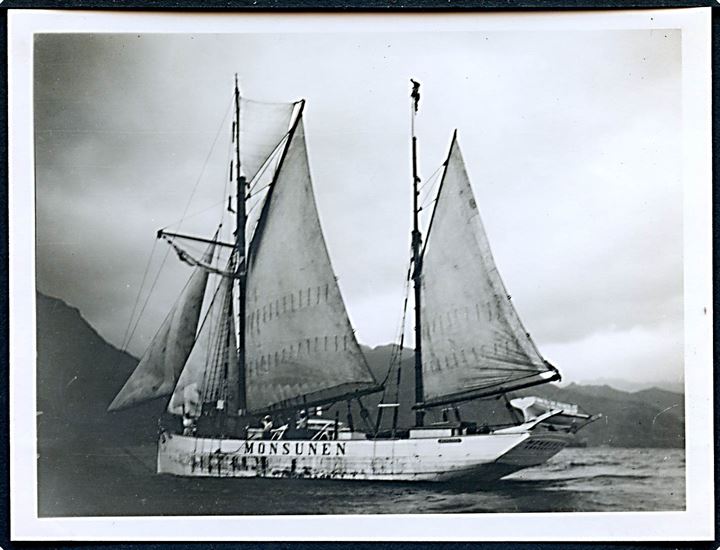 Monsunen, forfatteren Knud Andersen's ekspeditionsskib. Forlist i Stillehavet 1934. Foto 9x12 cm.