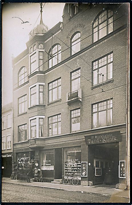 Odense, Nørregade 49 St. Hans Hus med P. Stokholms Tand-Klinik og A. E. Johannsen's Conditori og Cafe. Fotokort u/no.