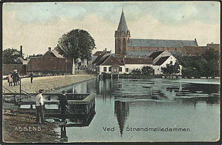 Ved Strandmølledammen i Assens med kirken. Stenders no. 13371.