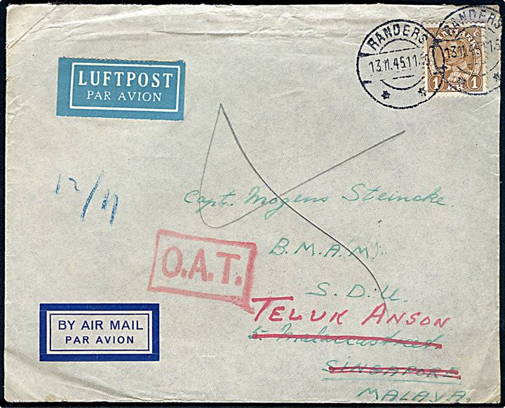 1 kr. Chr. X single på luftpostbrev fra Randers d. 13.11.1945 til dansk officer i Singapore, Malaya - eftersendt til Teluk Anson. Rødt luftpost stempel O.A.T. (Onward Air Transmission) fra London.
