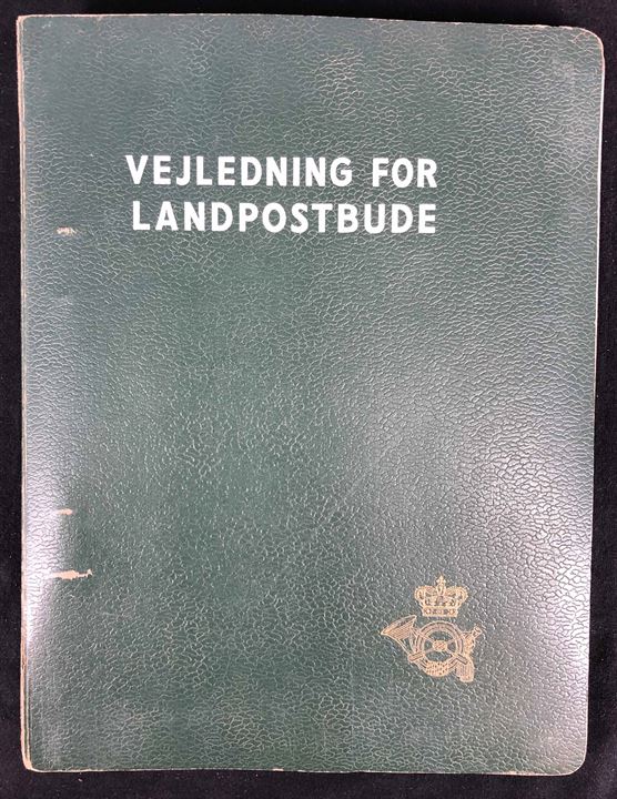 Vejledning for Landpostbude udsendt fra Generaldirektoratet for Post- og Telegrafvæsenet i maj 1975. Endvidere en række bilag. Løsblade samlet i særligt ringbind.