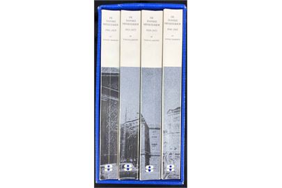 De danske Ministerier 1848-1972 af Svend Thorsen & Tage Kaarsted. Illustreret 4-bindsværk på over 2000 sider. Softcover i original kasette.