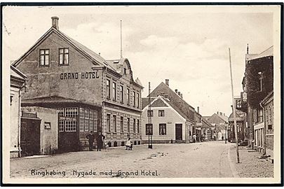 Ringkøbing. Nygade med Grand Hotel. Bollerups Boghandel no. 28893. 