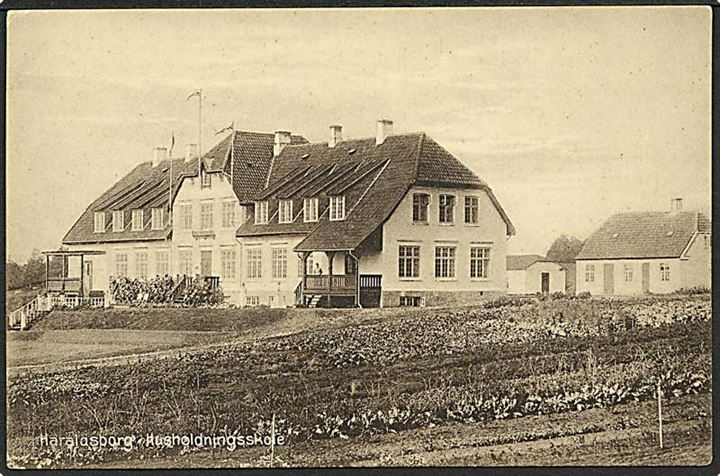 Haraldsborg Husholdningsskole. J. Bruun no. 29111.
