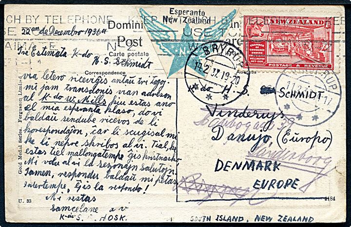 1d Chamber of Commerce og primitiv Esperanto mærkat på brevkort fra Waimate d. 23.12.1936 til Vinderup, Danmark - eftersendt til Bryrup og siden Sønderborg.