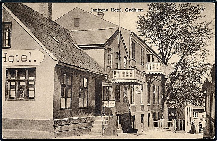 Gudhjem, Jantzens hotel. Frits Sørensen no. 698a.
