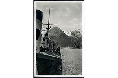 Norge. Ombord et skib i Sognefjord. C. M. & S. no. 358. 