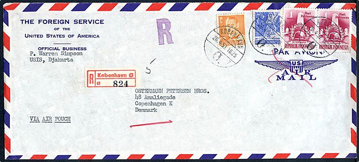 Indonesien 75 s. (2) og 1 R., samt dansk 80 øre Fr. IX på fortrykt kuvert fra det amerikanske udenrigsministerium sendt med kurer fra USIS i Djakarta til København og efterfølgende anbefalet lokalt i København d. 26.4.1957. Påskrevet via air pouch.