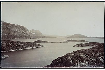 Grønlandsk kyst - antagelig ved Ivigtut. Fotokort u/no.