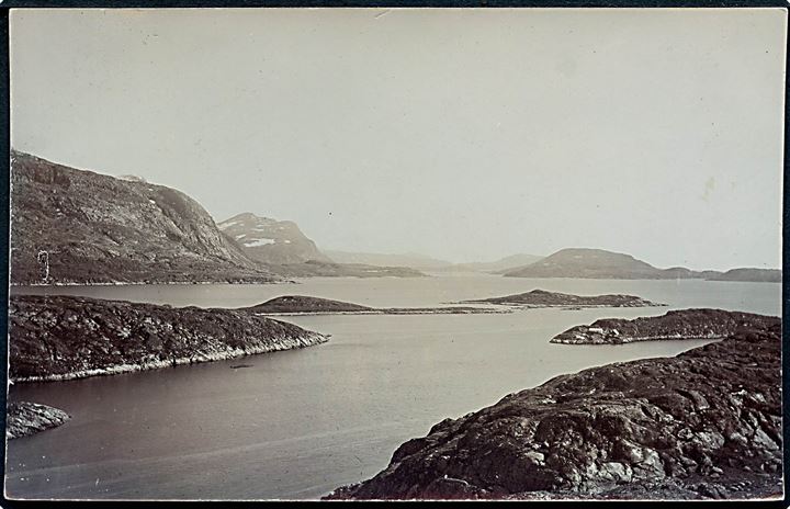 Grønlandsk kyst - antagelig ved Ivigtut. Fotokort u/no.