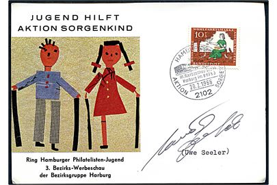 10+5 pfg. Velgørenhed på Jugend Hilft Aktion Sorgenkind 1966 postkort stemplet Hamburg d. 20.2.1966 med autograf fra fodboldspilleren Uwe Seeler - bl.a. topscorer i Bundesliga og spillede 72 landskampe i perioden 1954-1970 hvor han scorede 43 mål.