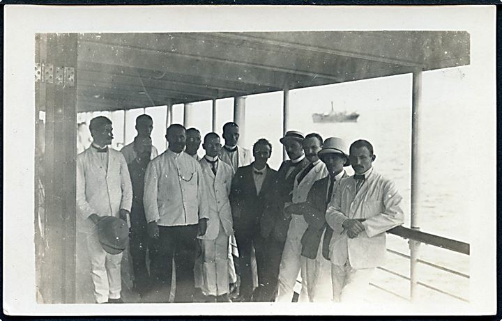 Passagerer ombord på S/S Henny Woermann i tysk Sydvestafrika 1914. Fotokort u/no.