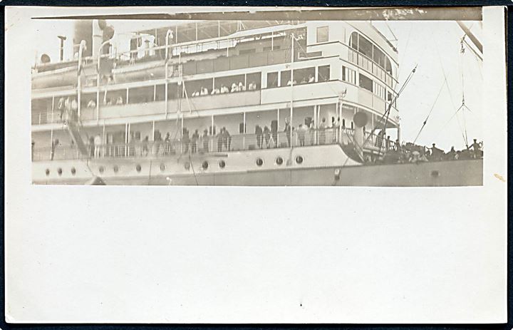 Passagerer ombord på S/S Henny Woermann i tysk Sydvestafrika 1914. Fotokort u/no.