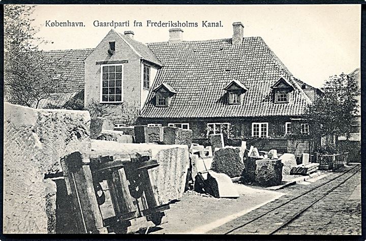 København. Gaardparti fra Frederiksholms Kanal. Fritz Benzen type III no. 576
