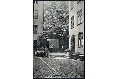 København. Gaardparti fra Pilestræde. Fritz Benzen type III no. 567

