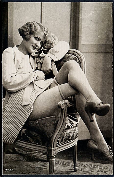 Erotisk postkort. Kvinde poserer i stol. Nytryk Stampa PR no. 3.    