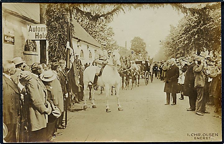 Genforeningen. Toldforvalter Hans Poulsen byder kongen vedkommen ved Frederikshøj kro d. 10.7.1920. I. Chr. Olsen u/no.