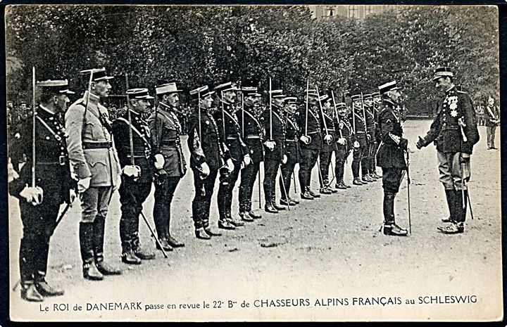 Genforeningen. Chr. X hilser på de franske CIS tropper (CIS soldater (22e Bataillon de Chasseurs Alpins). 