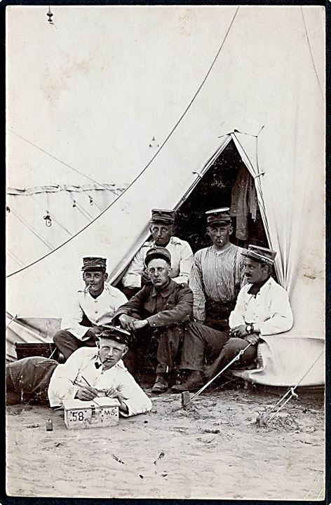 Høveltelejren (?) Soldater i teltlejr. Fotokort anvendt i Birkerød 1910.