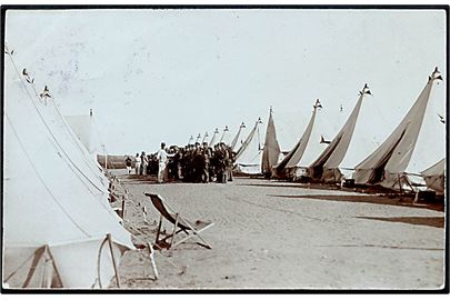 Høveltelejren (?) gade i teltlejr. Fotokort stemplet Birkerød d. 23.6.1910.