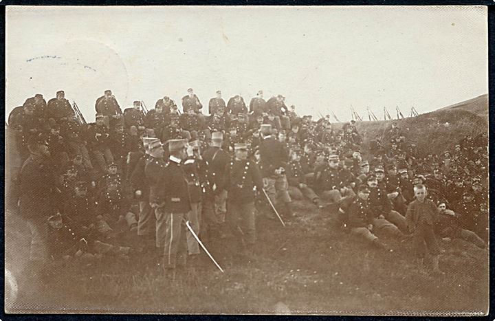 Mandskab fra 11. Bataillon under manøvre. Fotokort sendt som takkekort til kvartervært i Børkop under manøvren 1908. U/no.