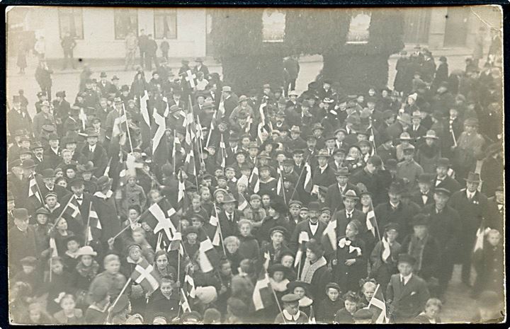 Genforeningen. Folkemængde på Storetorv i Aabenraa d. 10.2.1920 i forbindelse med afstemningen. Clausen u/no.