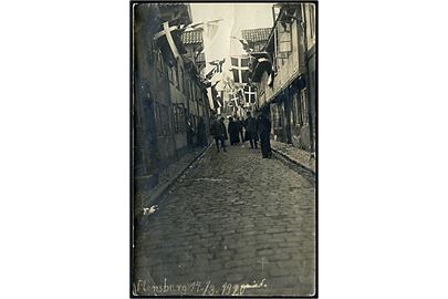 Genforeningen. Flagsmykket gade i Flensborg d. 14.3.1920 - dagen for afstemning i 1. Zone. Fotokort u/no.