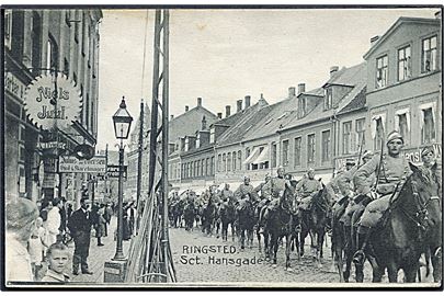 Ringsted, Sct. Hansgade med eskadron husarer. A. Flensborg no. 438. Kvalitet 7