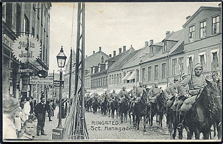 Ringsted, Sct. Hansgade med eskadron husarer. A. Flensborg no. 438. Kvalitet 7