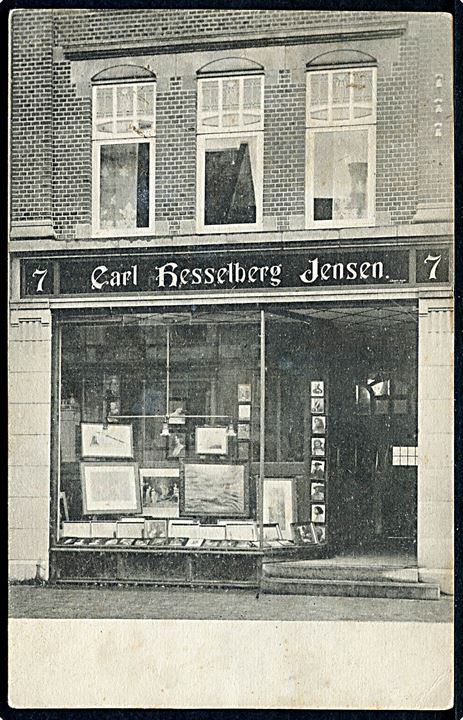Fredericia, Gothersgade 9, (nuv. no. 7) facade med Carl Hesselberg Jensen’s kunsthandel. H. C. Wenk u/no. Kvalitet 7
