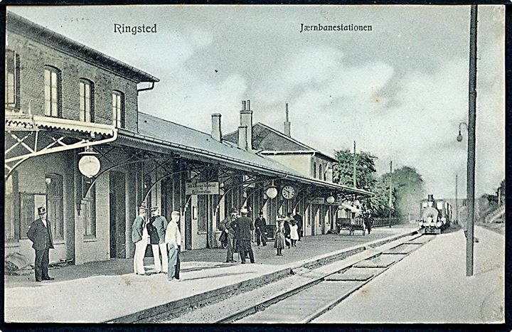 Ringsted, jernbanestationen med ankommende damptog. A. Flensborg no. 129. Kvalitet 8