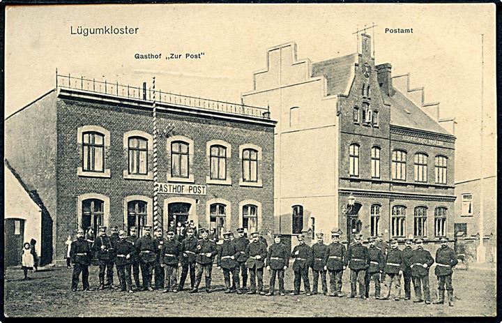 Løgumkloster, posthus og hotel “Zur Post” med soldater.  G. Schmidt u/no. Anvendt som feltpost 1916. Kvalitet 8