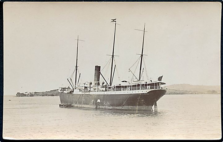 D.V.I., britisk dampskib ved de vestindiske øer. Fotokort u/no. Kvalitet 7