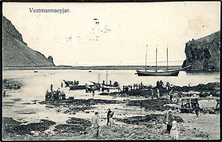 Vestmannaeyjar med sejlskib og fiskefartøjer. Finsen & Johnson no. 6468. Kvalitet 7