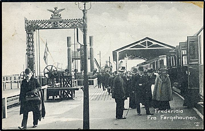 Fredericia, færgehavnen med holdende tog. J. Andersen no. 230. Kvalitet 7