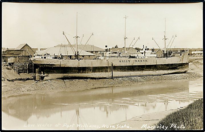 “Sally Mærsk”, S/S, rederiet A.P.Møller ved ebbe i Port Williams, Nova Scotia. Macauldy u/no. Kvalitet 7
