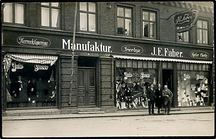 Løgstør, Østerbrogade 7 med J. E. Fabers Manufaktur. Fotokort u/no.  Kvalitet 7