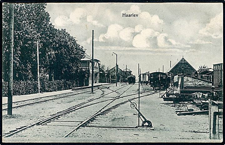 Haarlev, jernbanestation med godsvogne. P. N. Tinglef no. 1601. Kvalitet 8