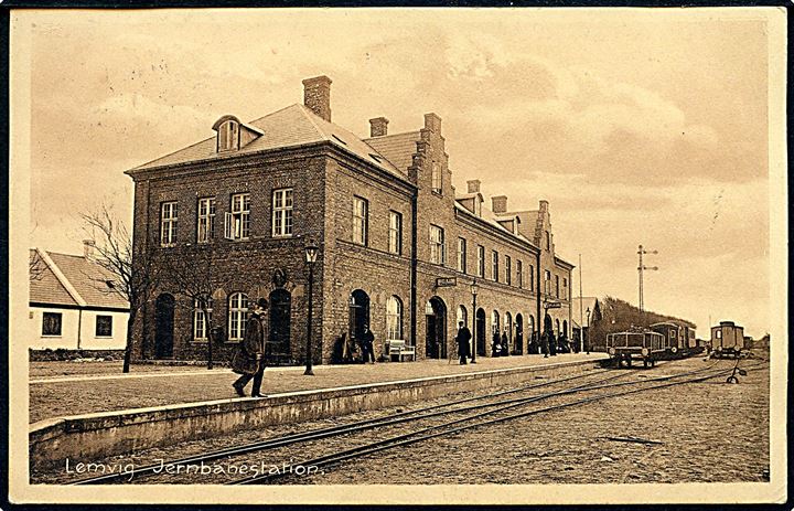 Lemvig, jernbanestation med godsvogne. H. Riegel no. 21711. Kvalitet 8