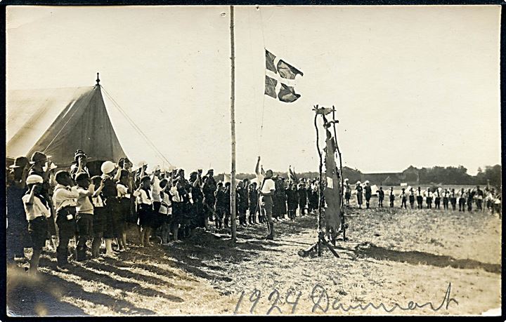 2. Verdens Jamboree Ermelunden 1924. Flagparade. Fotokort u/no.  Kvalitet 7
