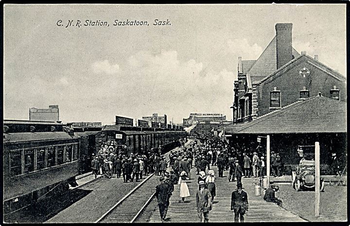 Canada, Saskatoon, Sask. Canadian National Railway jernbanestation med tog. Bloom Bros. no. 1453837. Kvalitet 9